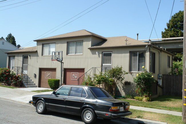 737-739 Liberty St in El Cerrito, CA - Foto de edificio - Building Photo