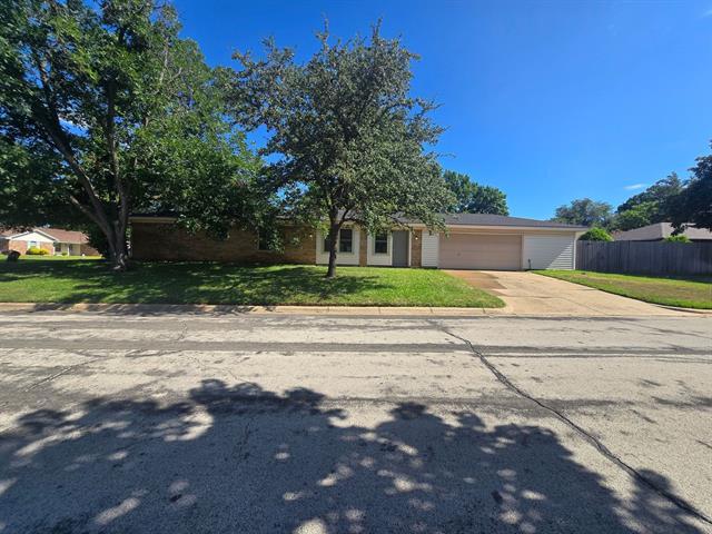 1911 Green Meadow Ct in Arlington, TX - Building Photo - Building Photo