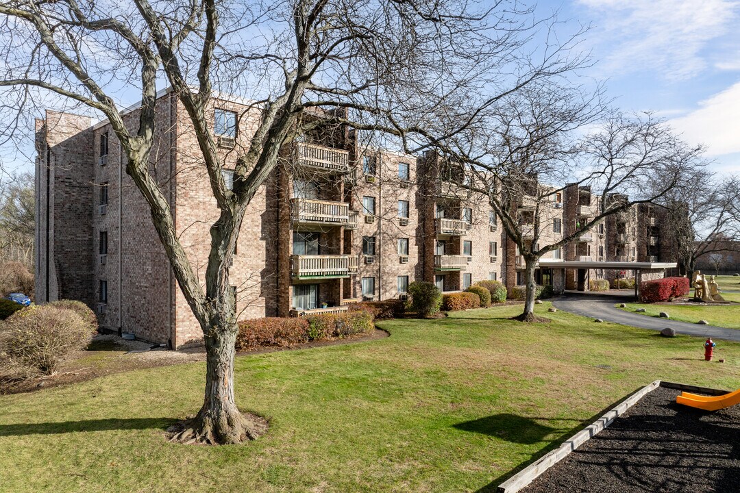 Woodview Apartments in Gurnee, IL - Foto de edificio