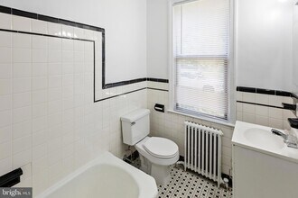 1525 28th St SE, Unit 301 in Washington, DC - Building Photo - Building Photo
