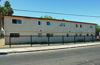 404 S Chestnut Ave in Fresno, CA - Building Photo - Building Photo