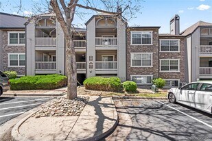 9222 E Arbor Cir, Unit #L in Englewood, CO - Building Photo