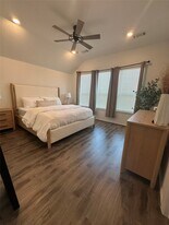 4743 Glen Isle Dr in Houston, TX - Building Photo