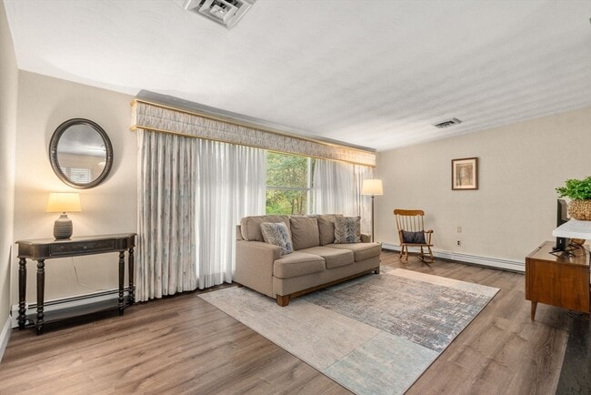 14 Corrine Dr in Framingham, MA - Building Photo - Building Photo