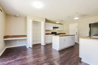 1137 Amanda Kay Cir in Sanford, FL - Building Photo - Building Photo