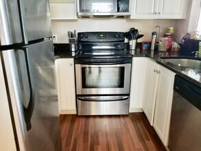 8 Museum Way, Unit 909 in Cambridge, MA - Building Photo - Building Photo