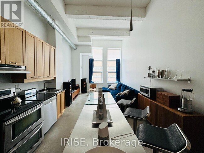 135-135 Dalhousie St in Toronto, ON - Building Photo - Building Photo