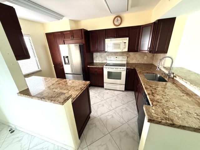 property at 7076 Huntington Ln