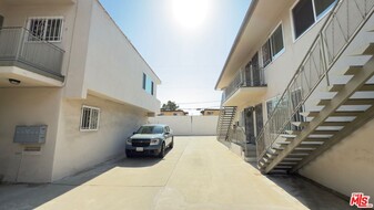 975 S Kingsley Dr in Los Angeles, CA - Building Photo