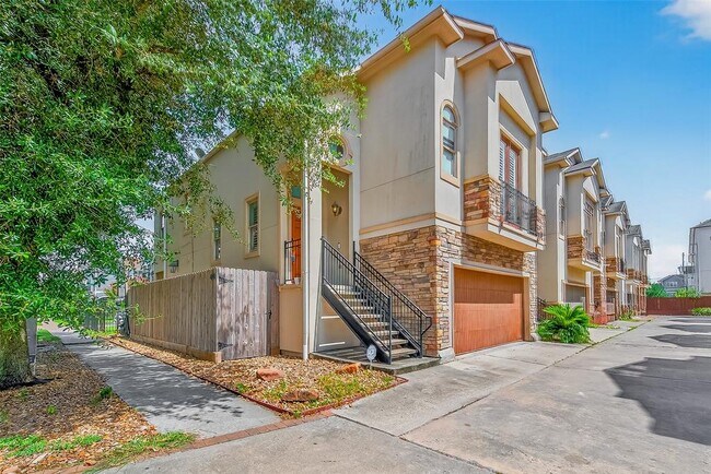 1042 W 25th St in Houston, TX - Building Photo - Building Photo