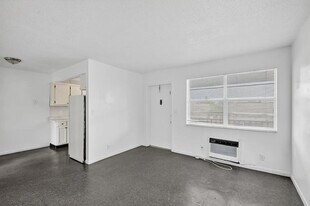 1406 Barton Rd in Lake Worth Beach, FL - Building Photo