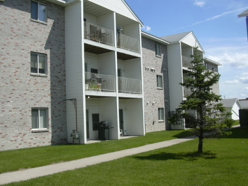 Cheyenne Estates in Fargo, ND - Building Photo