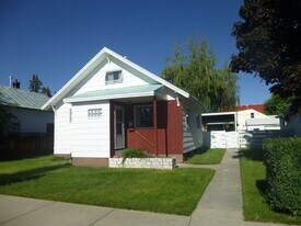 27 Kalispell Ave in Whitefish, MT - Building Photo