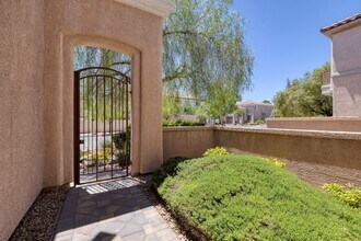 10226 W Sourwood Ave in Las Vegas, NV - Building Photo - Building Photo