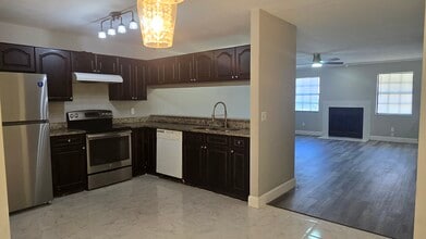 12665 Castle Hill Dr in Tampa, FL - Building Photo - Building Photo