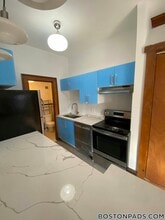 849 Beacon St, Unit 4 in Boston, MA - Foto de edificio - Building Photo
