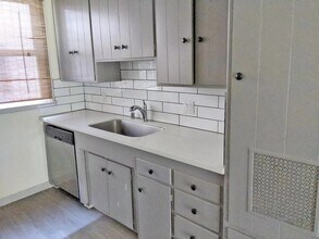 6127 Romaine St in Los Angeles, CA - Foto de edificio - Building Photo