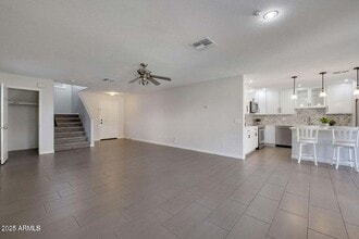 7500 E Deer Valley Rd in Scottsdale, AZ - Building Photo - Building Photo