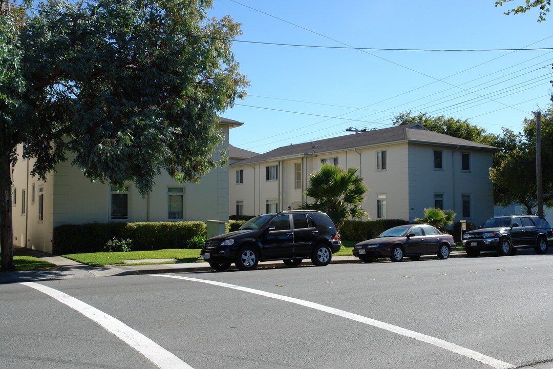 950 Magnolia in Millbrae, CA - Building Photo
