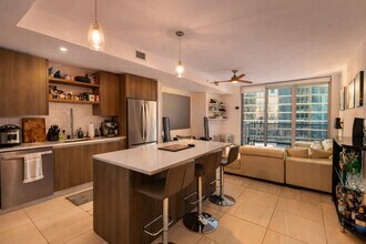 298 SE 2nd Ave in Miami, FL - Building Photo - Building Photo