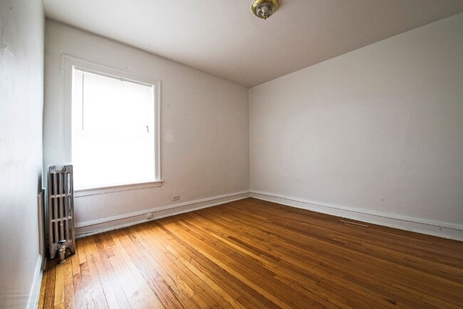 7914-16 S Kingston Ave Chicago, IL 60617 in Chicago, IL - Foto de edificio - Building Photo