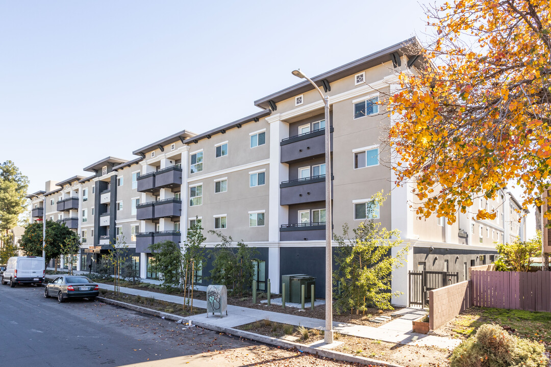 Arminta Square Apartments in Sun Valley, CA - Building Photo