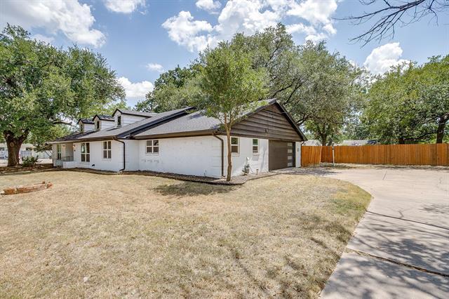 2536 Daisy Ln in Fort Worth, TX - Building Photo - Building Photo
