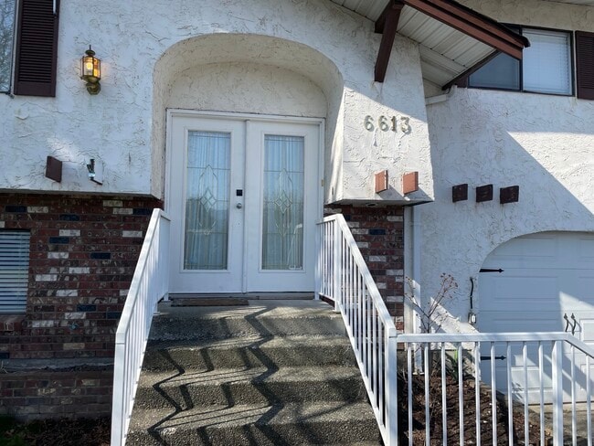 6613 Greenmount St in Chilliwack, BC - Building Photo - Building Photo