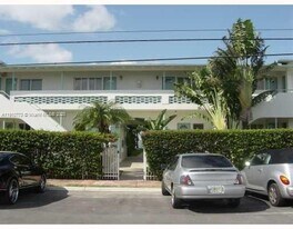 1990 Bay Dr in Miami Beach, FL - Building Photo