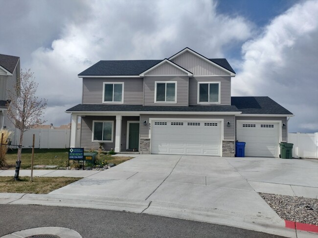 property at 835 S 2380 W