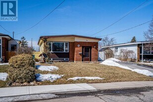 60 Fielding Crescent in Hamilton, ON - Building Photo