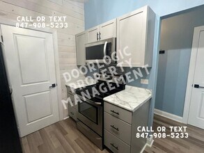 1371 Cunat Ct in Lake In The Hills, IL - Building Photo - Building Photo