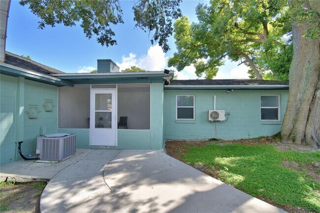 2405 Roslyn Ln in Lakeland, FL - Building Photo - Building Photo