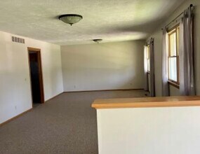 504 W Maple St in Marshfield, MO - Building Photo - Building Photo