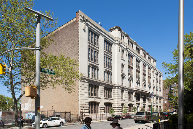 371 Madison St in New York, NY - Building Photo - Building Photo