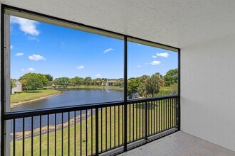 1266 S Military Trail in Deerfield Beach, FL - Foto de edificio - Building Photo