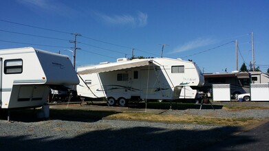24426 Pacific Hwy S in Kent, WA - Foto de edificio - Building Photo