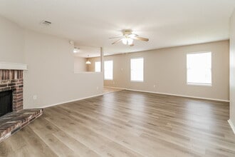 5112 Royal Burgess Dr in Fort Worth, TX - Building Photo - Building Photo
