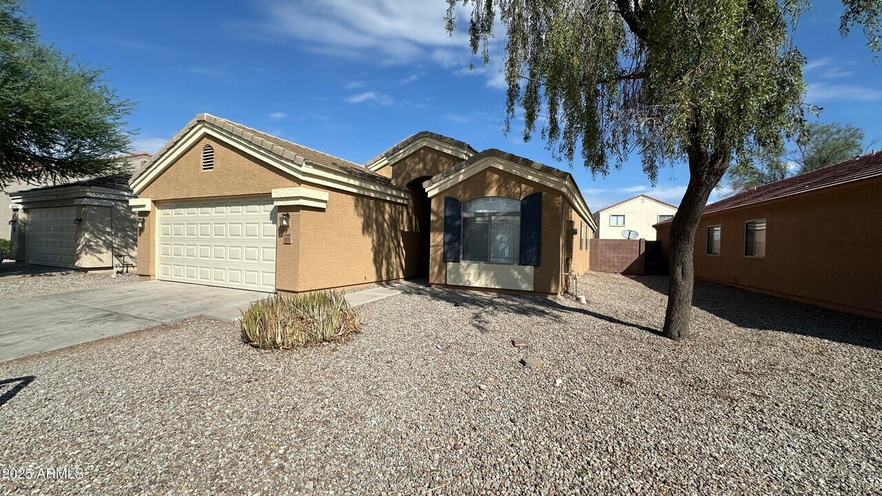 8516 W Riley Rd in Tolleson, AZ - Building Photo