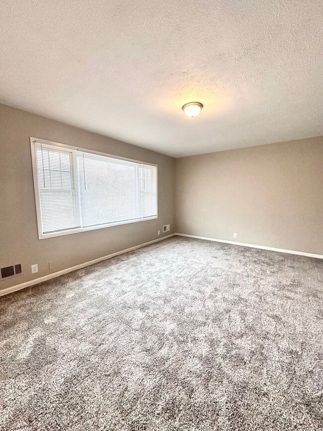 9133 Ames Ave in Omaha, NE - Building Photo - Building Photo