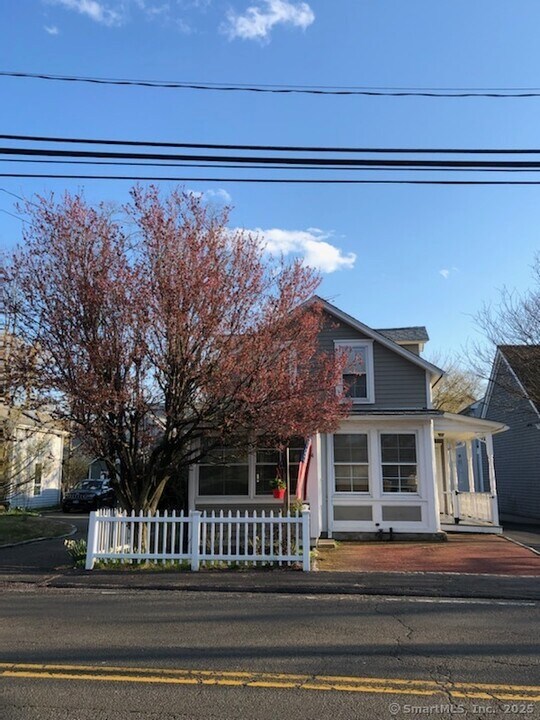 4 McKinley St in Norwalk, CT - Building Photo