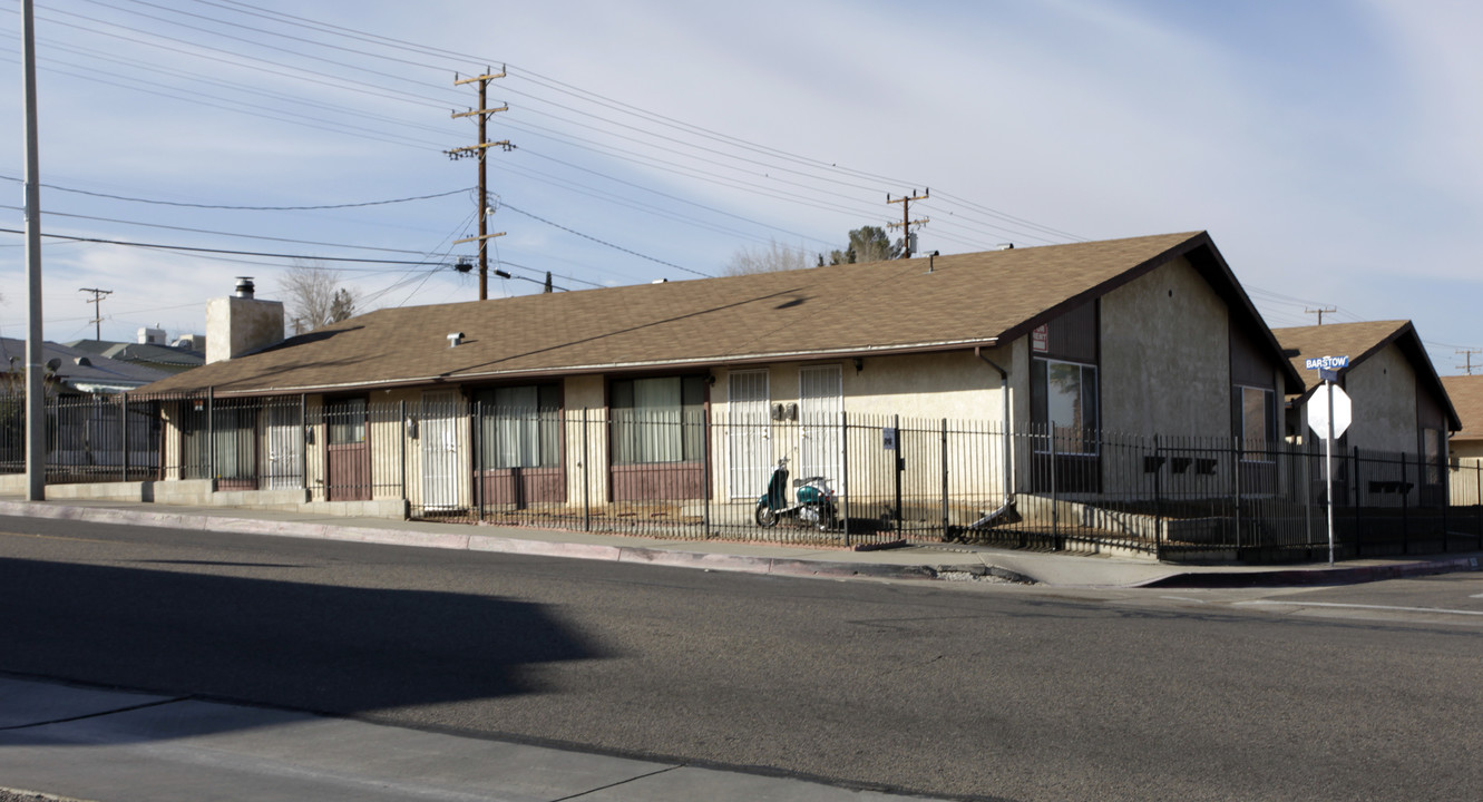 408 E Williams St in Barstow, CA - Building Photo