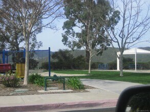 11342 Village Ridge Rd in San Diego, CA - Foto de edificio - Building Photo