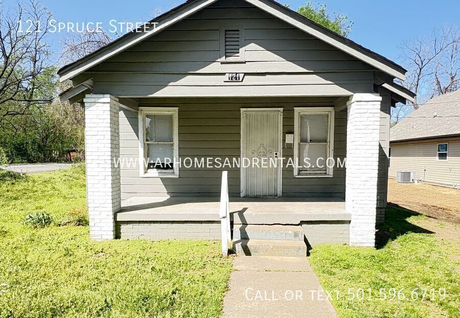 121 S Spruce St in North Little Rock, AR - Building Photo
