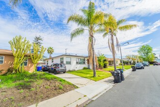 6208 Pembroke Dr in San Diego, CA - Building Photo - Building Photo