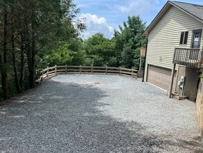 630 Sorrento Dr in Blowing Rock, NC - Building Photo - Building Photo