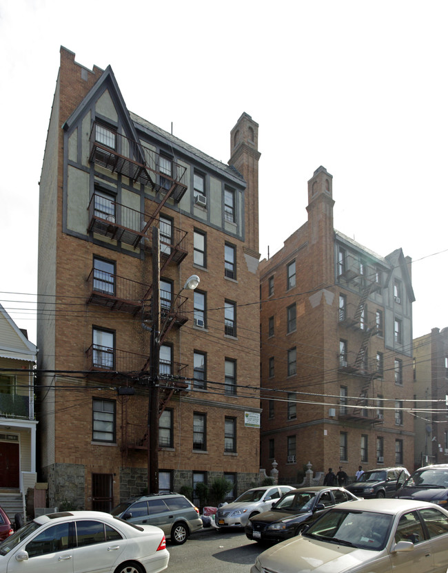 675 E 234th St in Bronx, NY - Building Photo - Building Photo