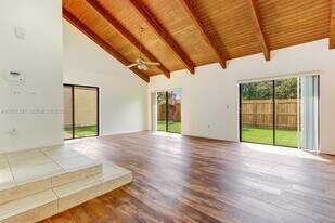 7528 SW 95th Pl in Miami, FL - Building Photo