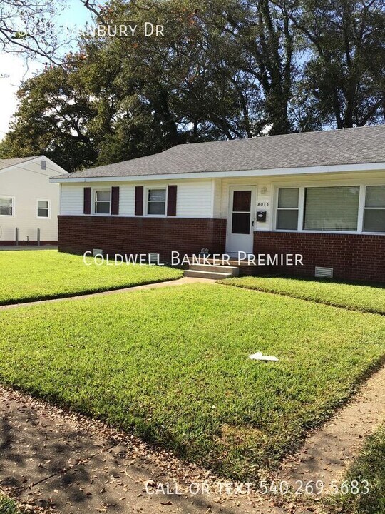 8035 Danbury Dr in Norfolk, VA - Building Photo