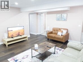 4694 Helsinki Crescent in Windsor, ON - Building Photo - Building Photo